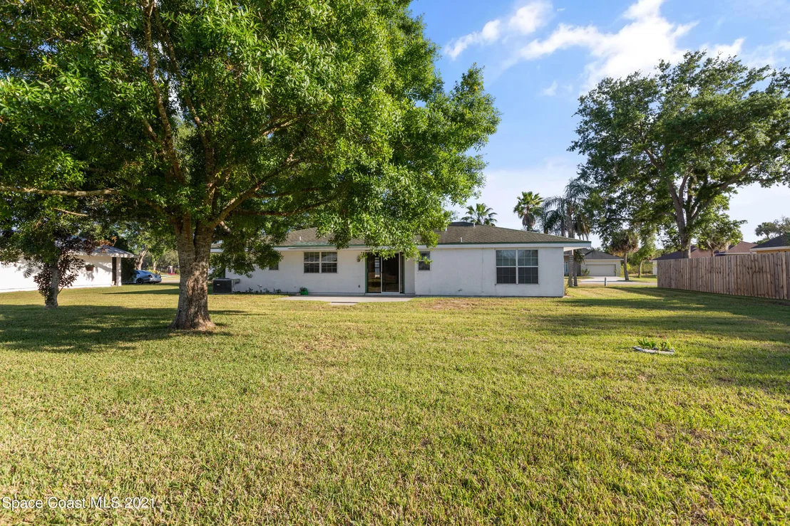 Photo of 859 Riviera Drive NE