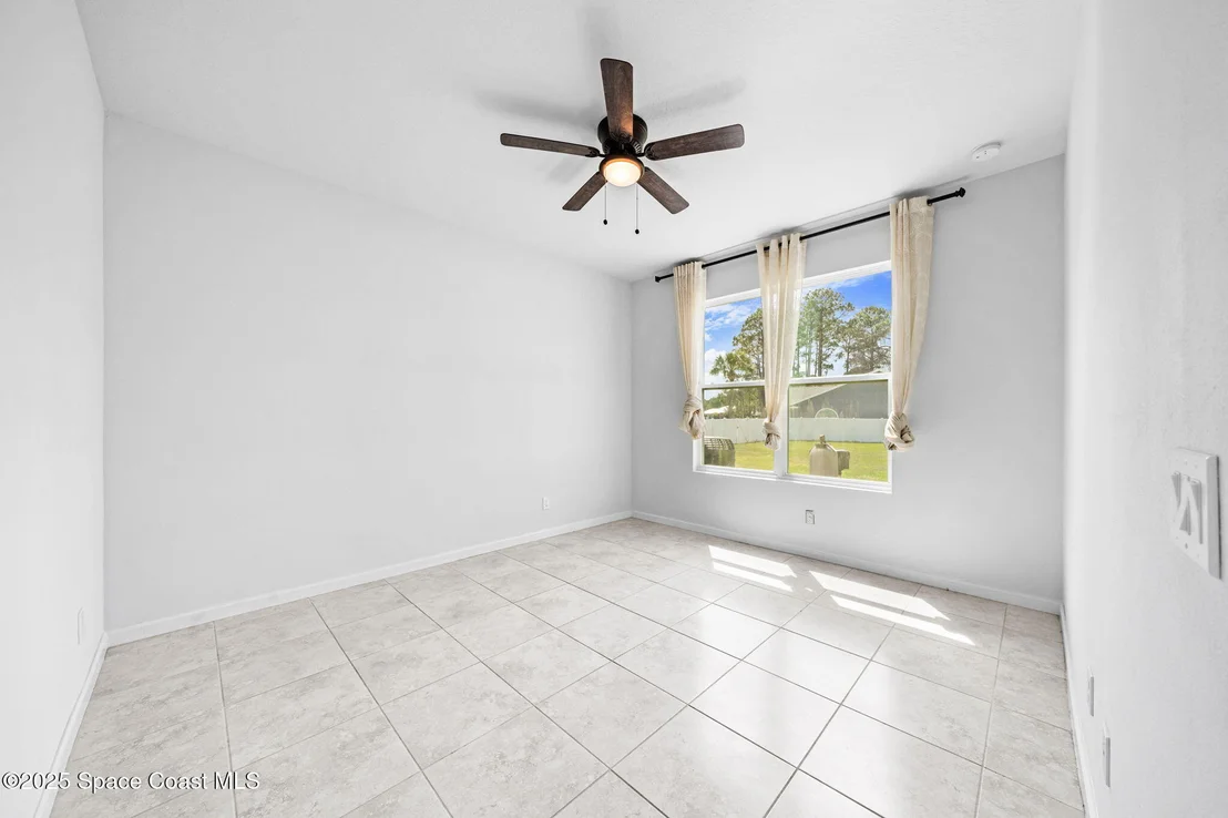 Photo of 539 Balcom Terrace SE