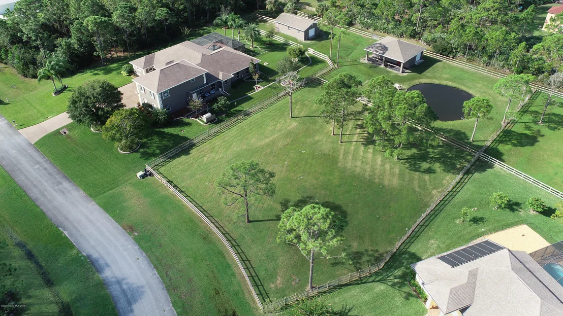 Photo of 6940 Hacienda Drive
