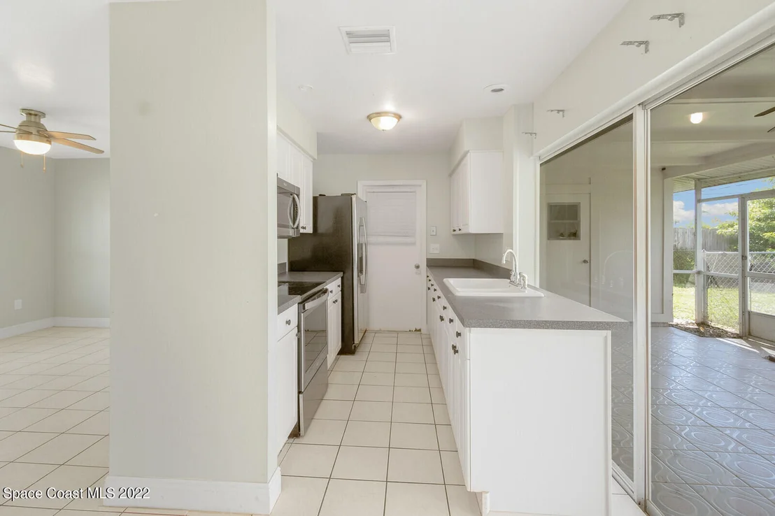 Photo of 3082 Edgewood Drive NE