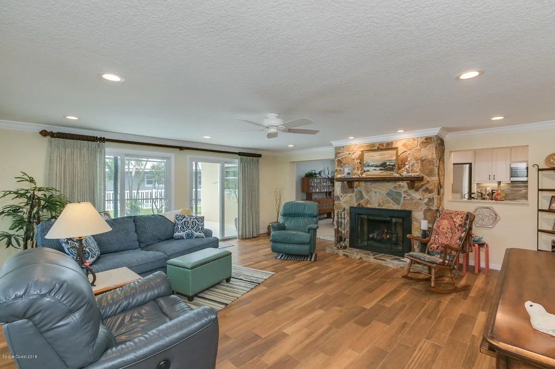 Photo of 449 Thrush Drive