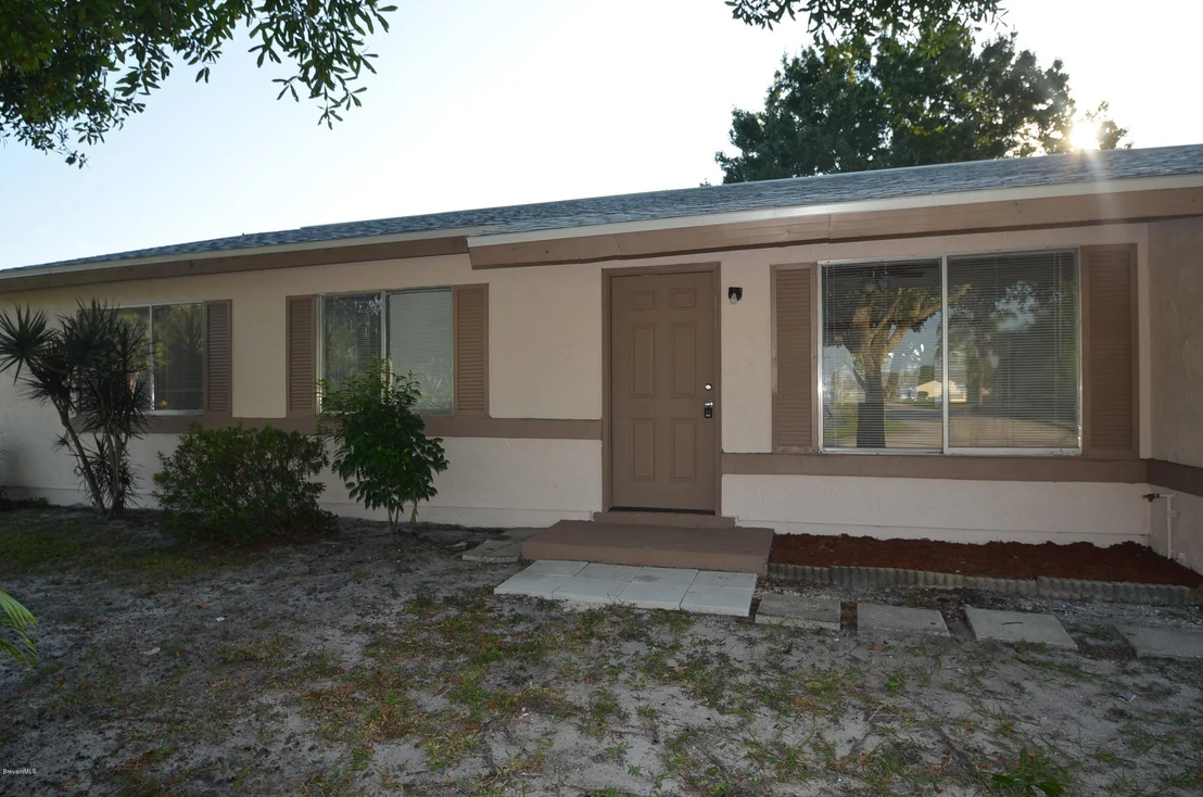 Photo of 1675 NE Fairfield Circle