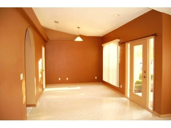 Photo of 860 Spring Oak
