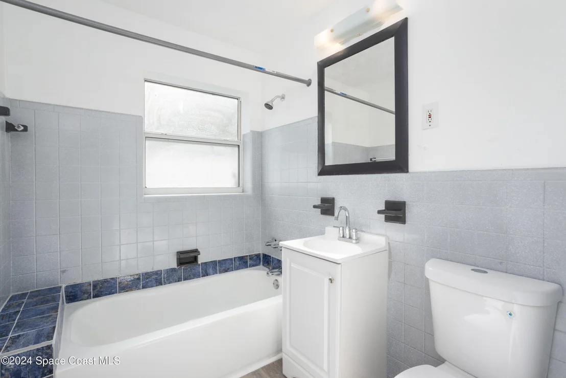 Photo of 1064 Cabot Drive NE