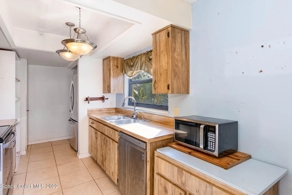 Photo of 1060 Emerald Road SE