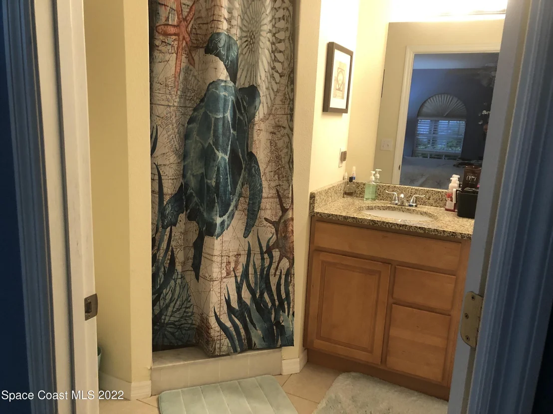 Photo of 6591 Bancroft Avenue