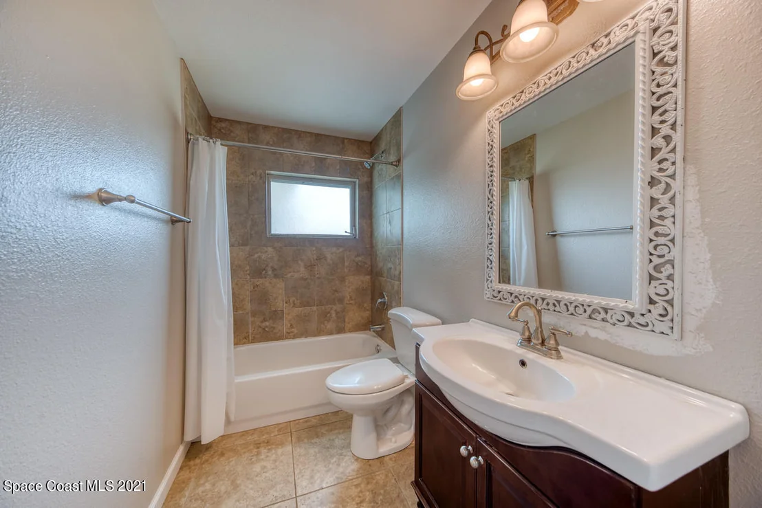 Photo of 1215 Pinetree Drive