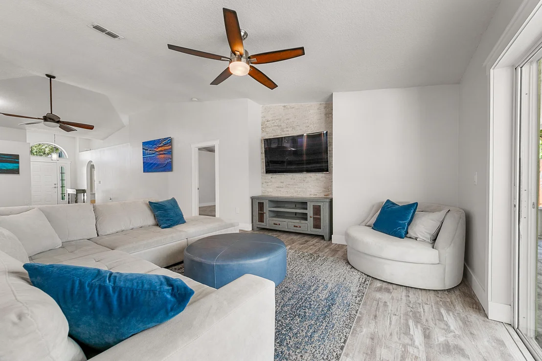 Photo of 1223 White Oak Circle