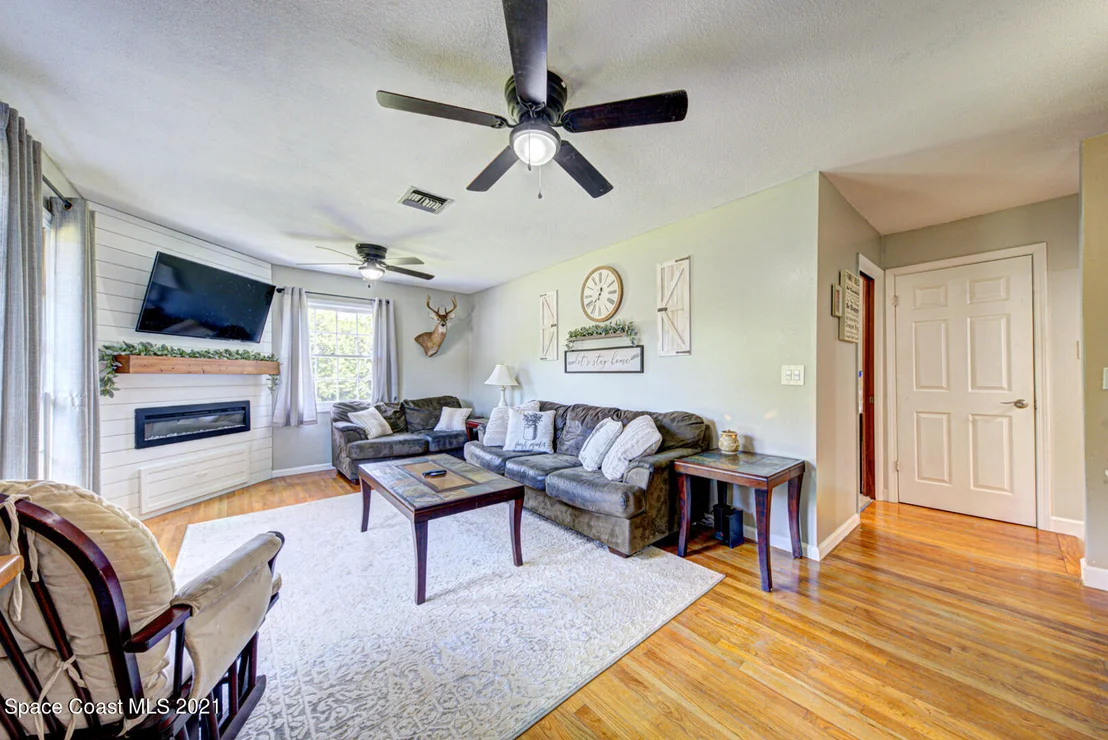 Photo of 200 Saldon Lane