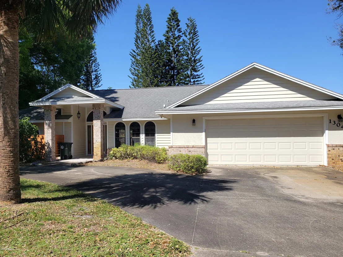Photo of 1304 Heritage Acres Boulevard