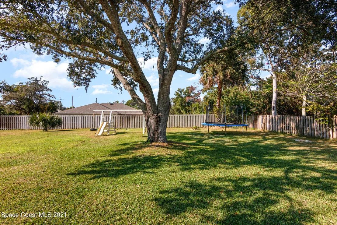 Photo of 1002 Mandarin Drive NE