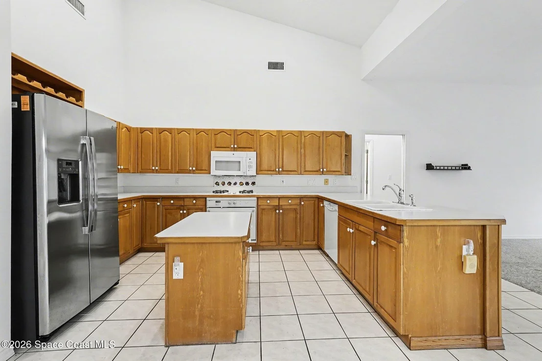 Photo of 981 Victoria Place