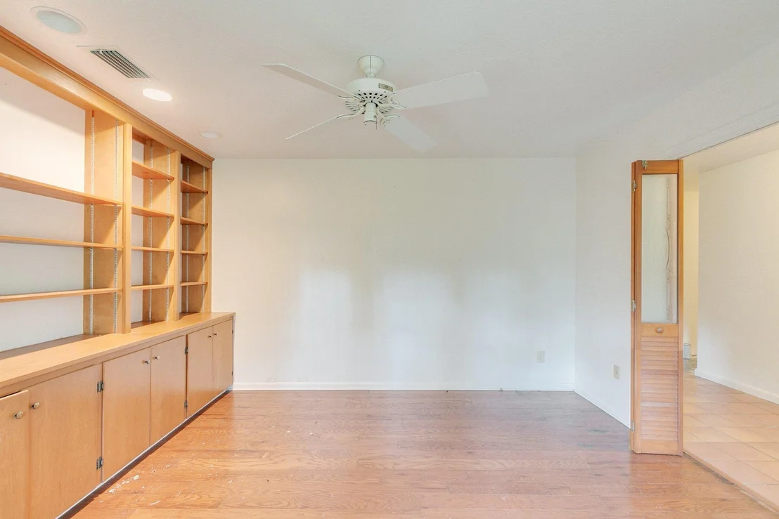 Photo of 2650 Washington Street