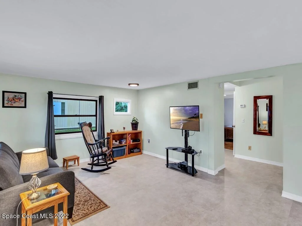 Photo of 9850 River Drive