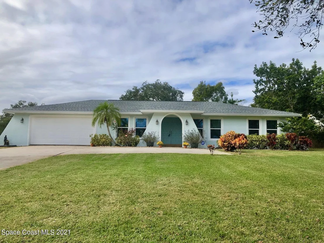 Photo of 1002 Mandarin Drive NE