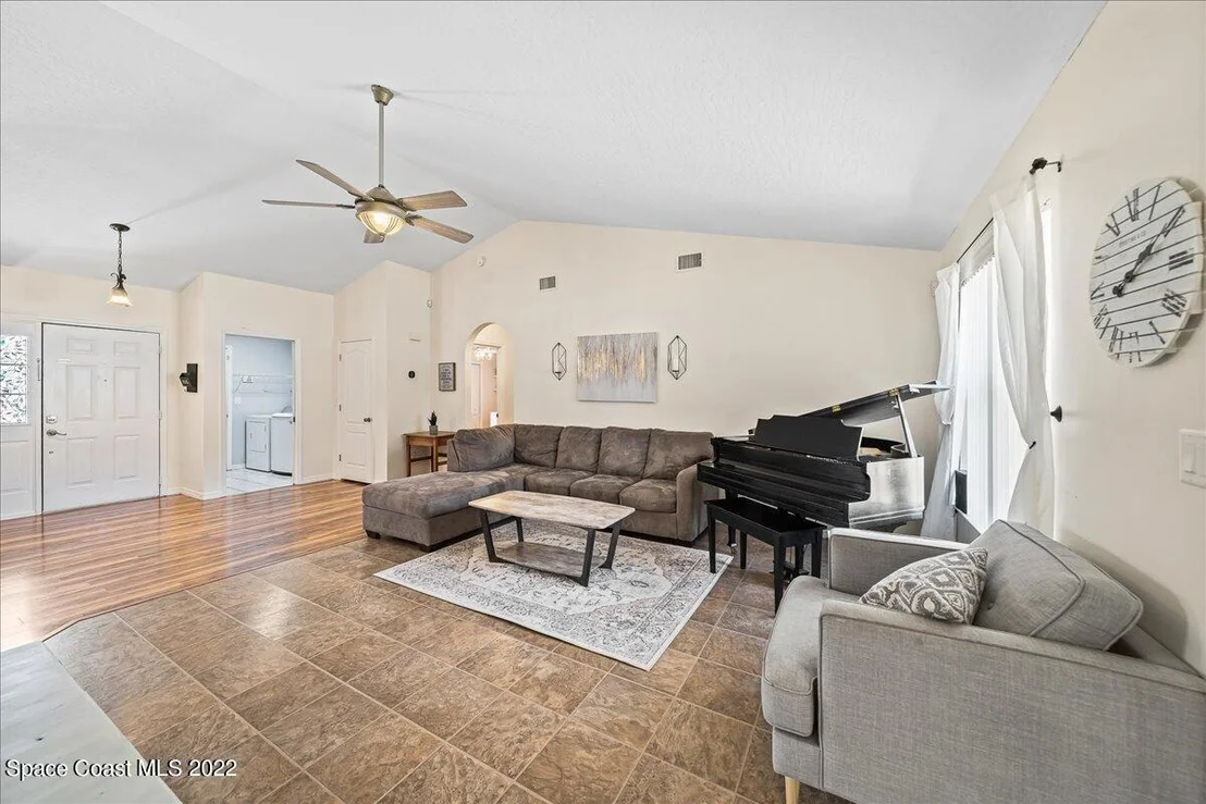 Photo of 1057 Red Bud Circle