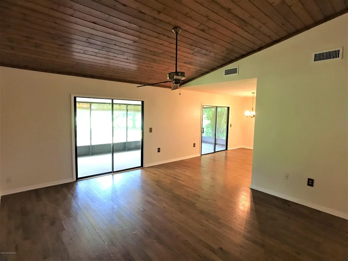 Photo of 696 Jupiter Boulevard NW