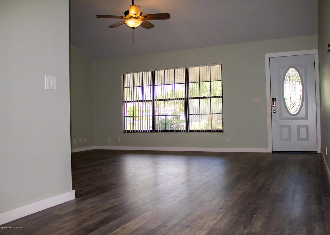 Photo of 472 Rolling Hill Drive