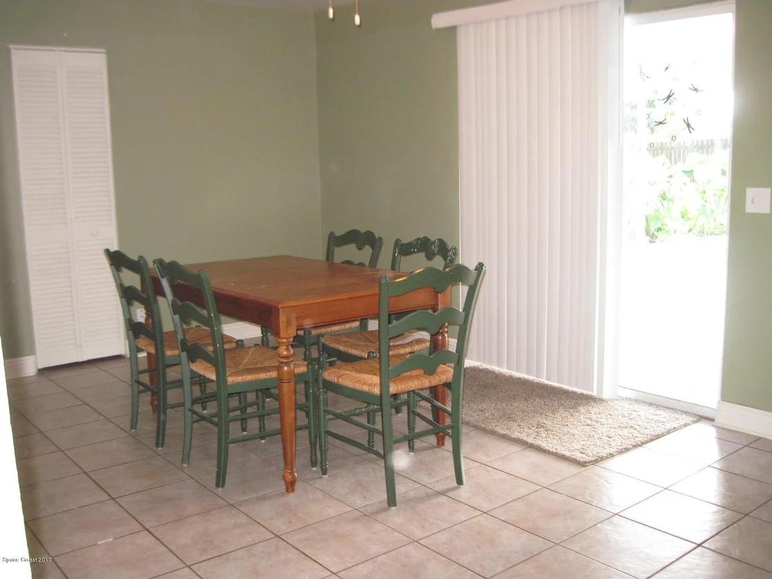 Photo of 2085 Lakeview Drive