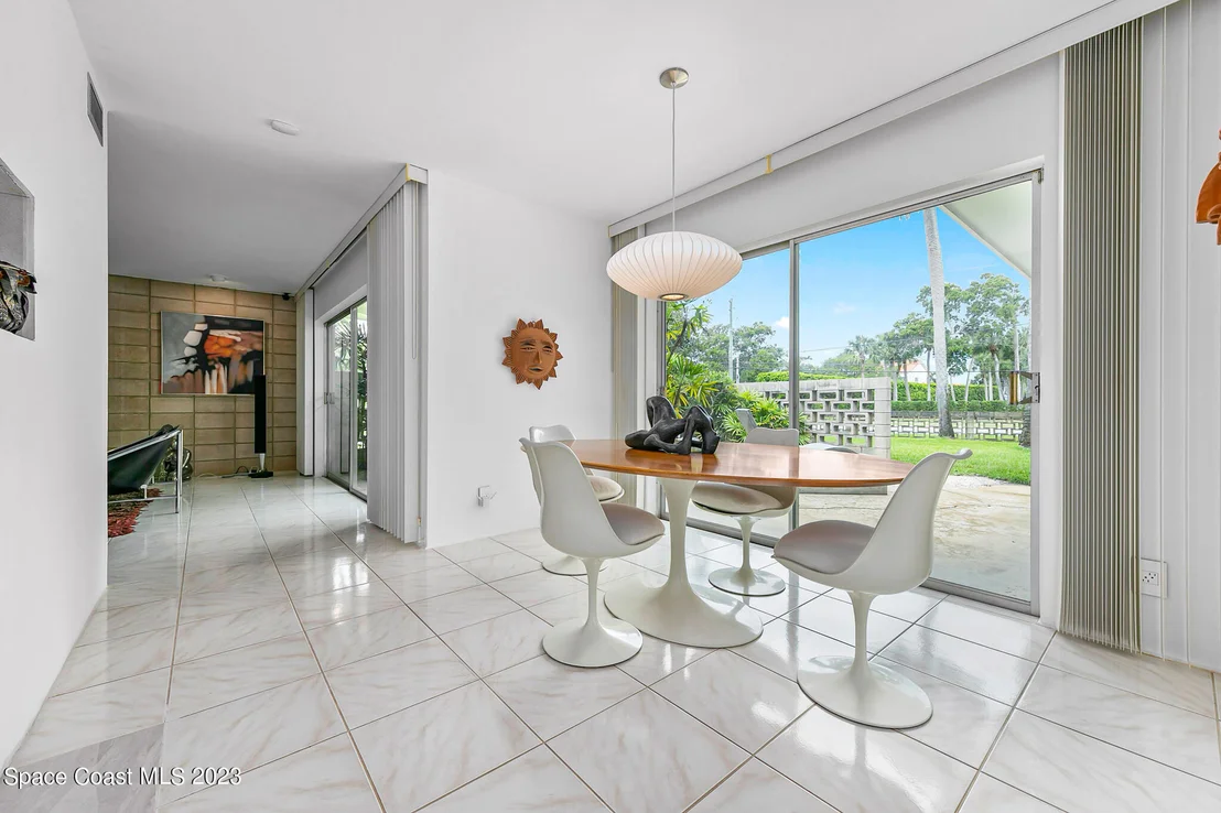 Photo of 598 Seabreeze Drive