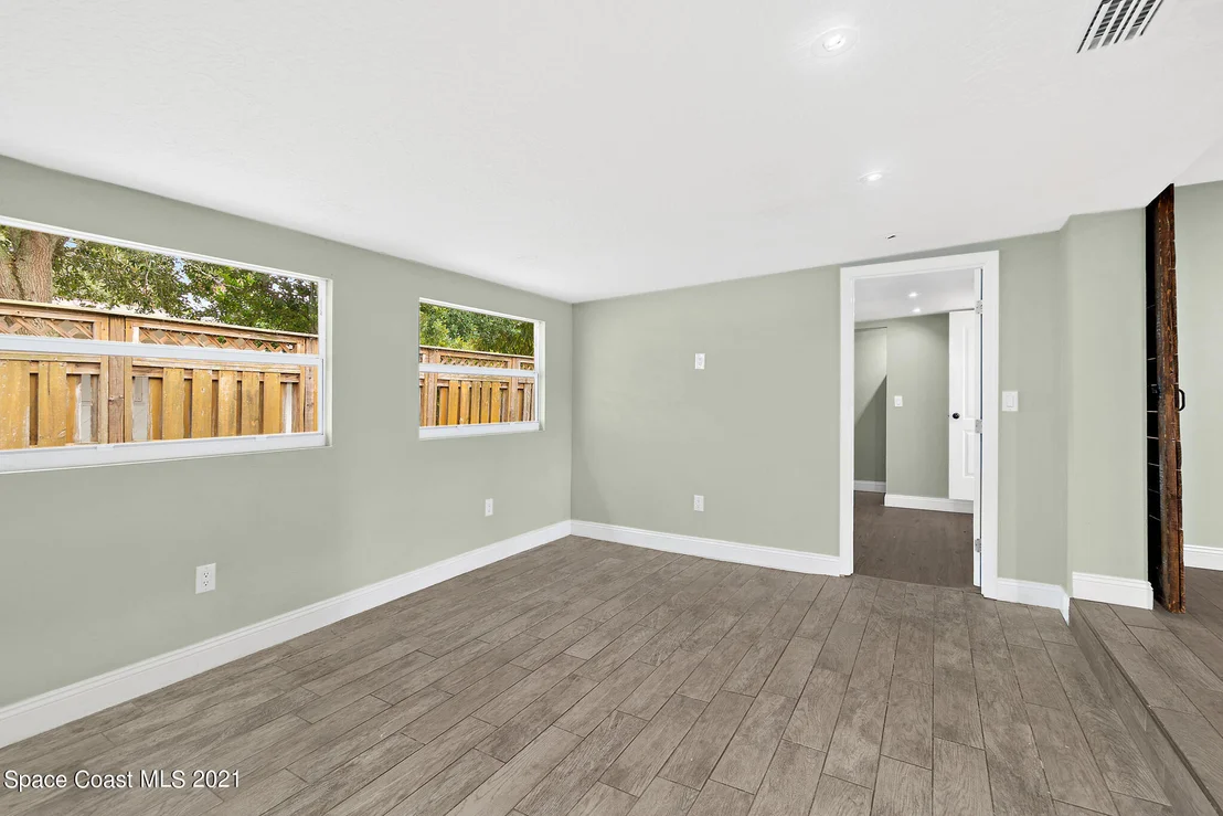 Photo of 555 Bahama Drive