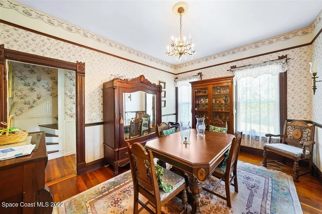 Photo of 1736 Pineapple Avenue