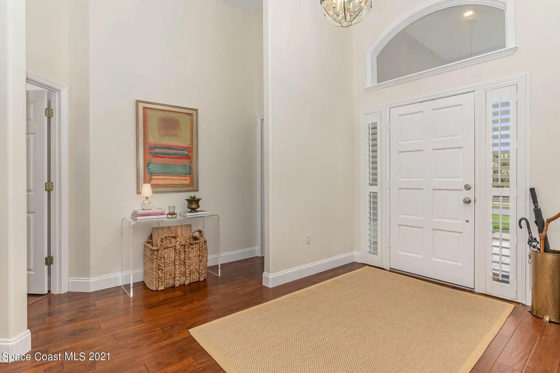 Photo of 975 Somerset Lane