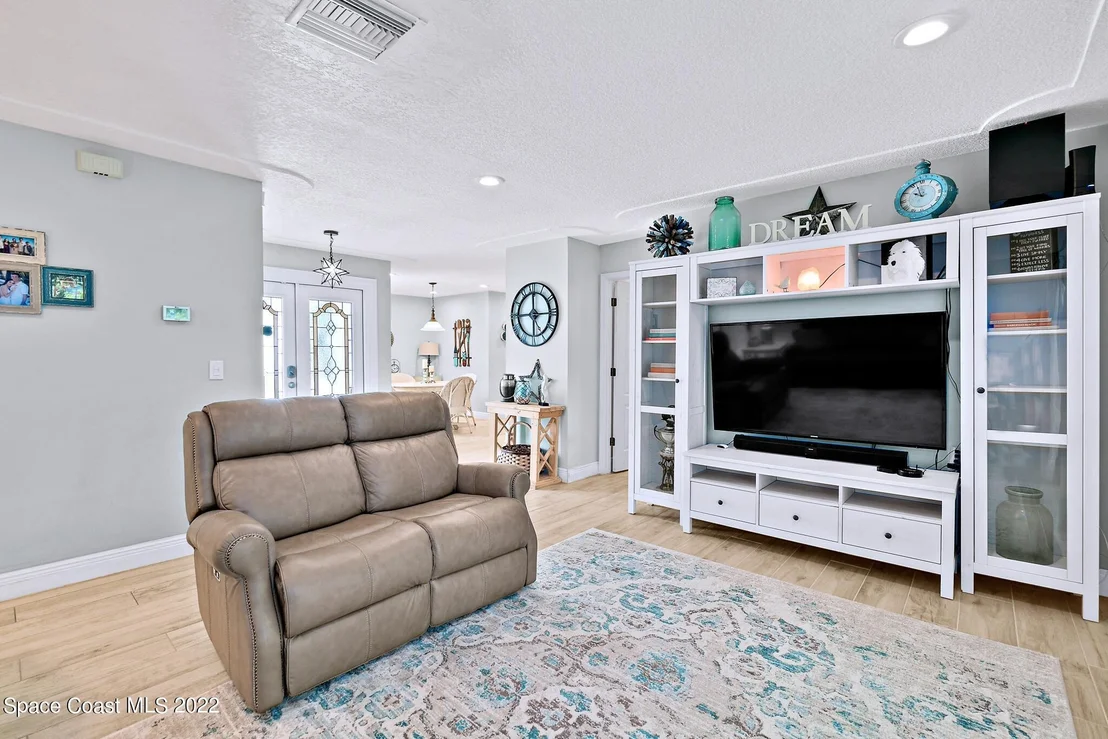 Photo of 130 Oakledge Drive