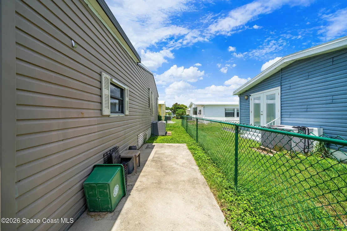 Photo of 602 N Dolphin Circle