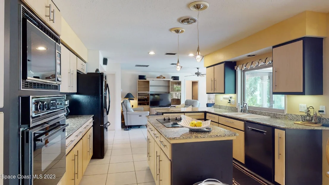 Photo of 421 Riverview Lane
