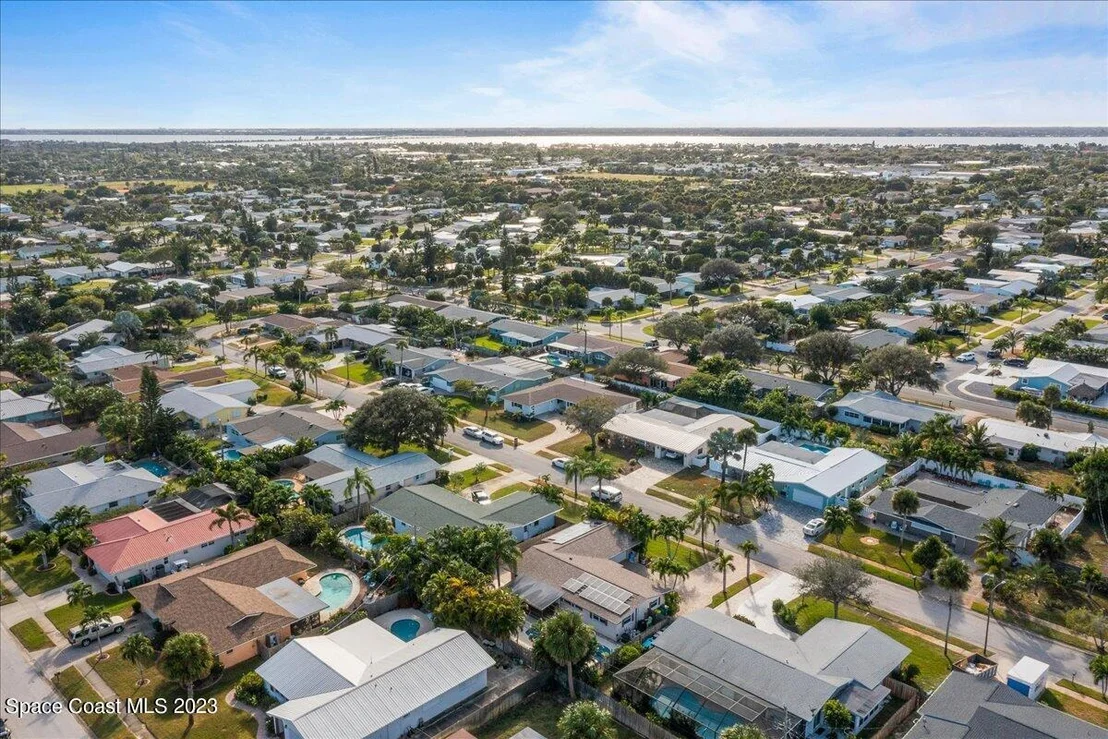 Photo of 615 N Robert Way