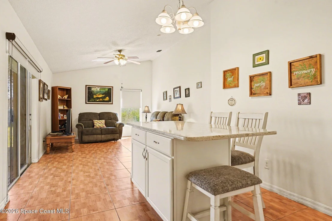 Photo of 938 Commerce Road SE