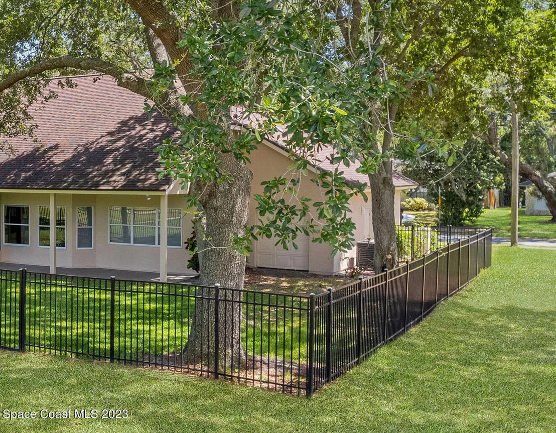 Photo of 1124 Fairlawn Drive