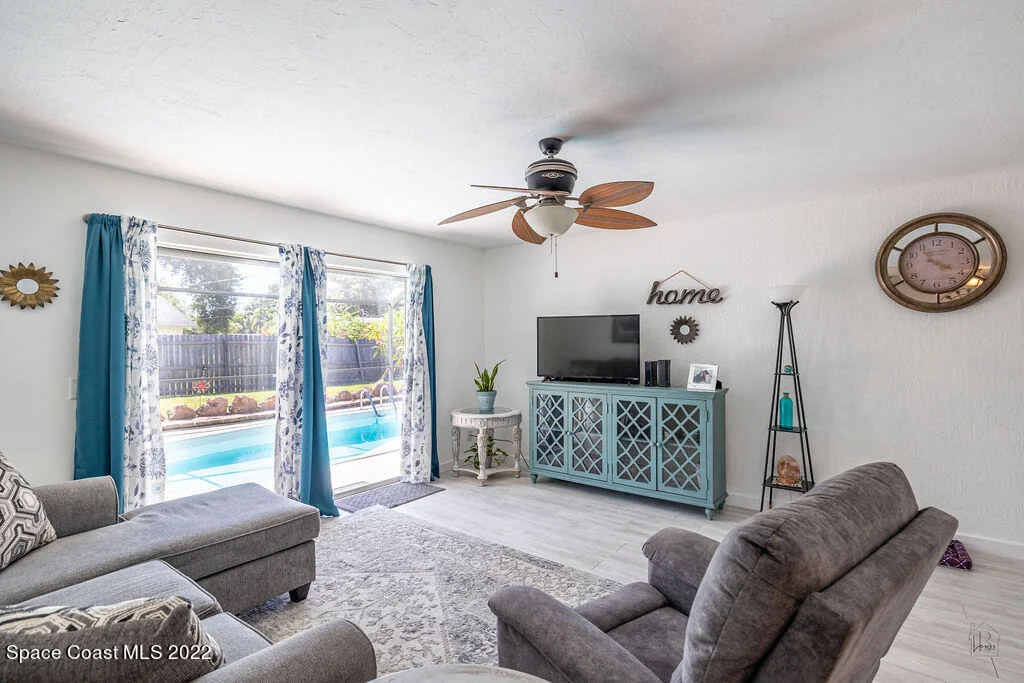 Photo of 1369 Estridge Drive