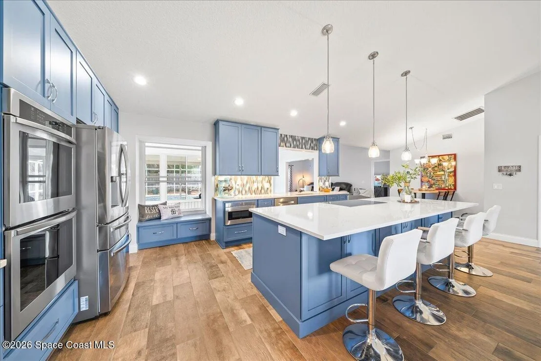 Photo of 3320 Lakeview Circle