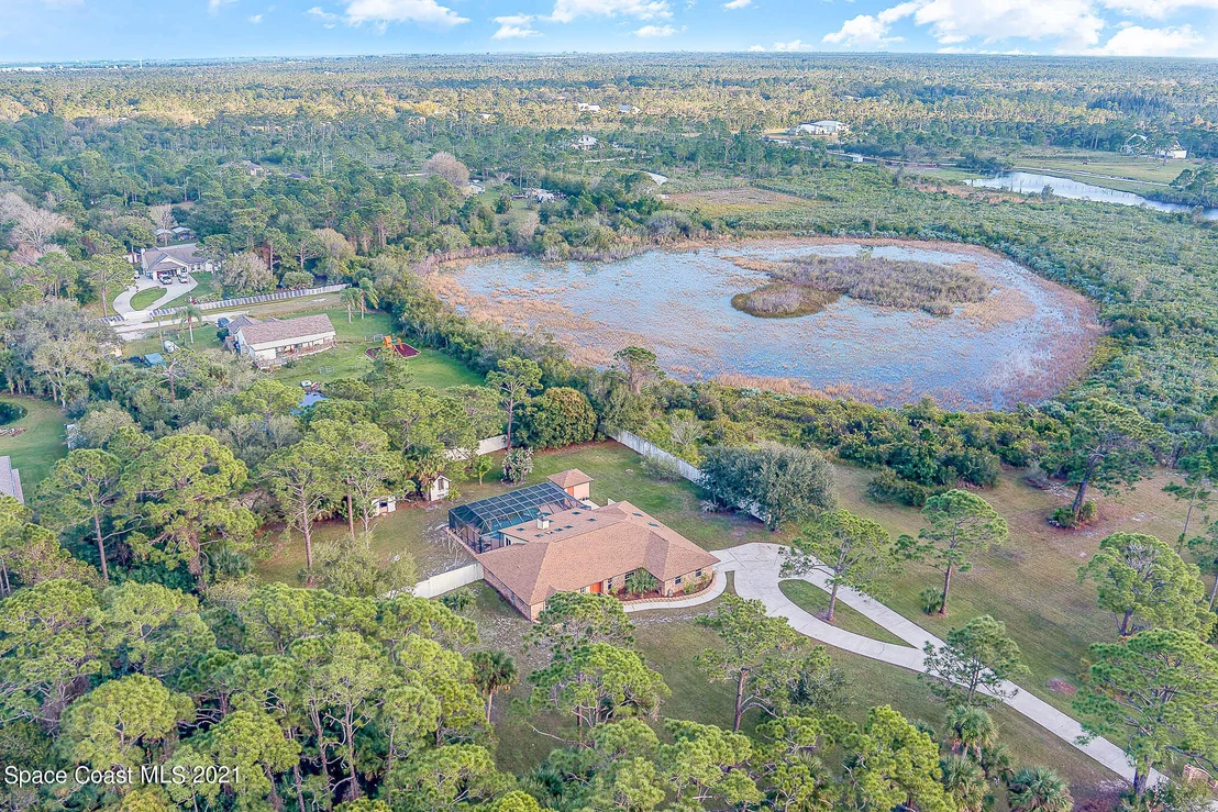 Photo of 2555 Macdonald Lane