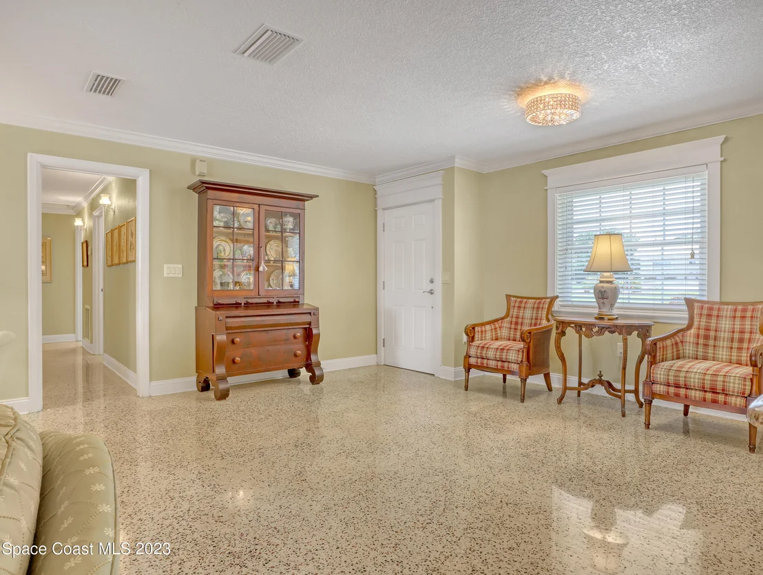 Photo of 972 W Whitmire Drive