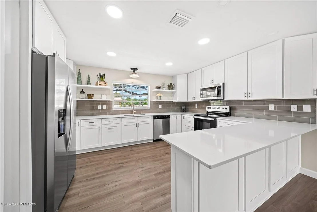 Photo of 977 Pineland Drive