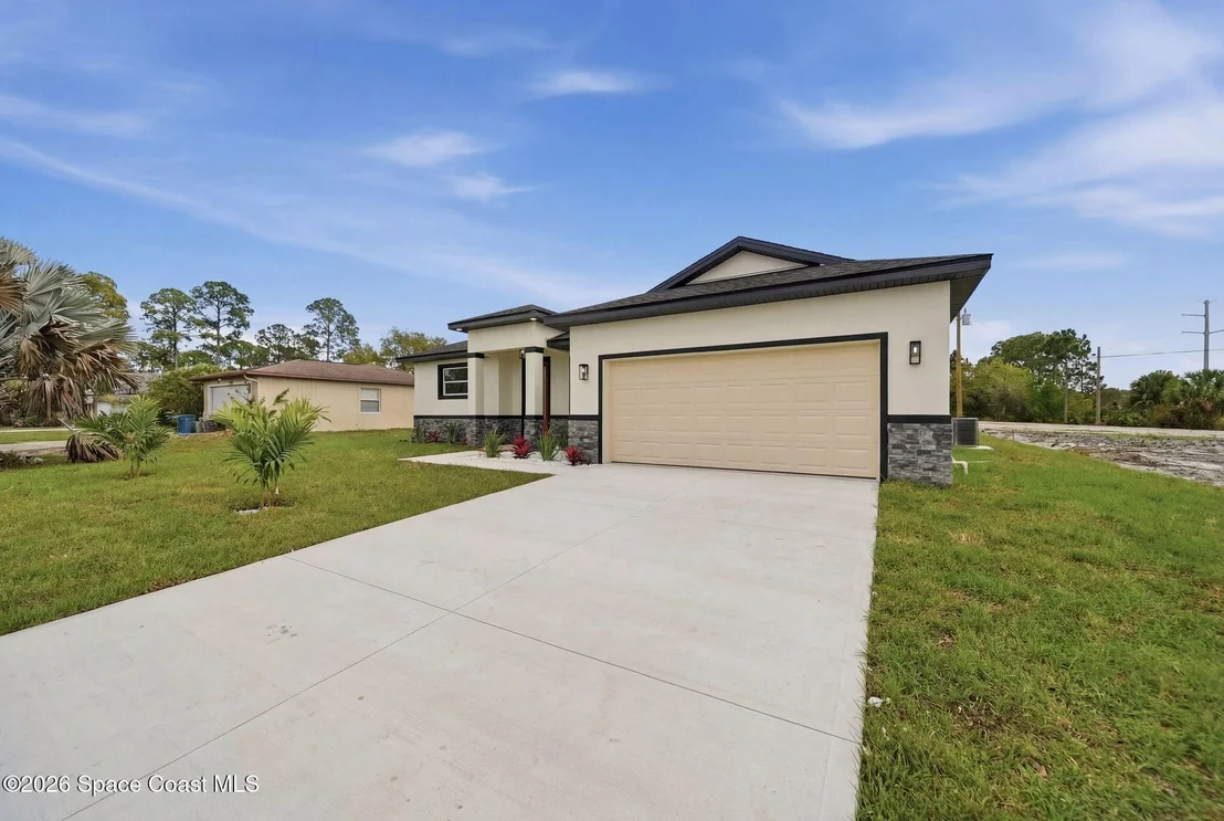 Photo of 2180 Cogan Drive SE