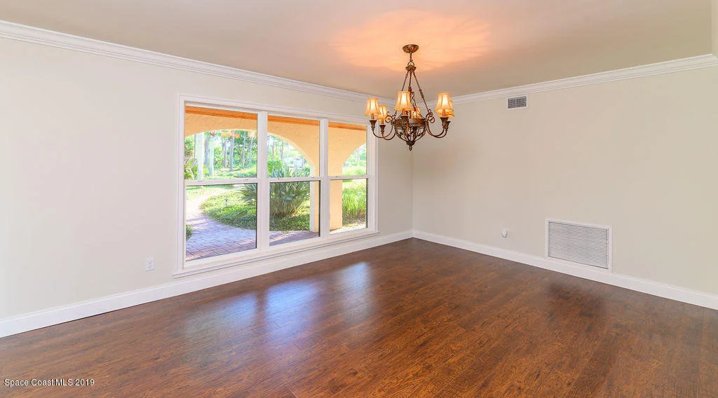Photo of 3300 N Riverside Drive N