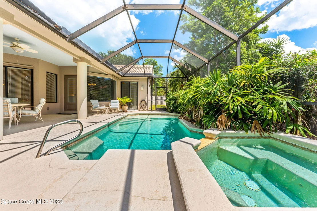 Photo of 423 Flanders Drive