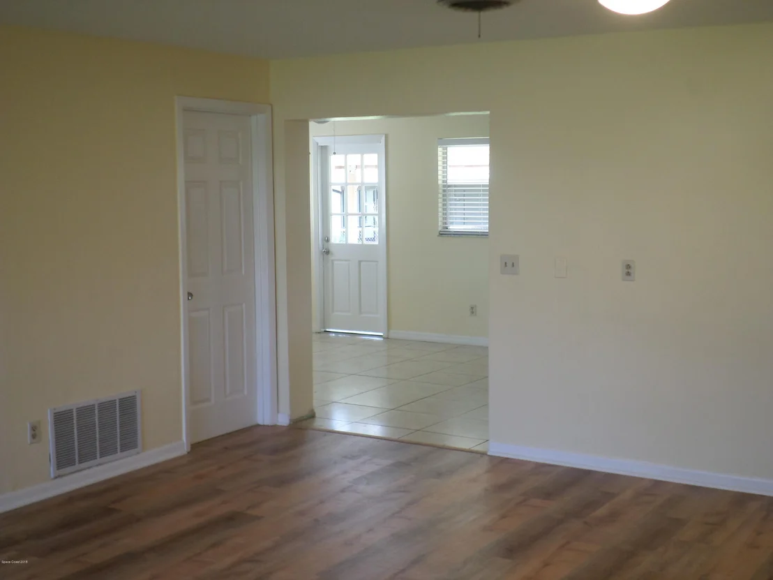 Photo of 1048 Illinois Road