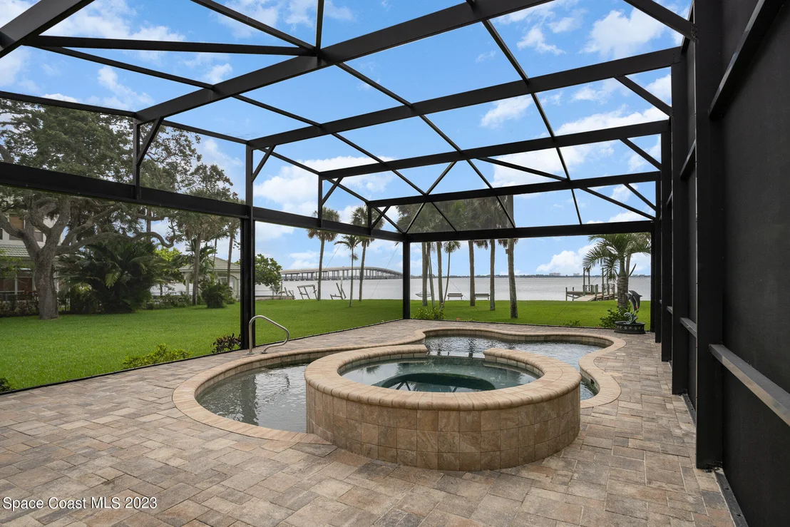 Photo of 1321 Pineapple Avenue