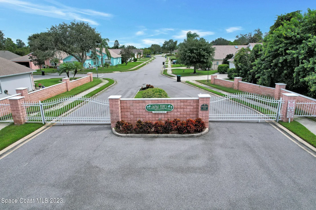 Photo of 958 Pine Creek Circle NE