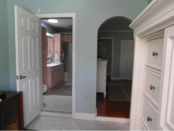 Photo of 2480 Johnston