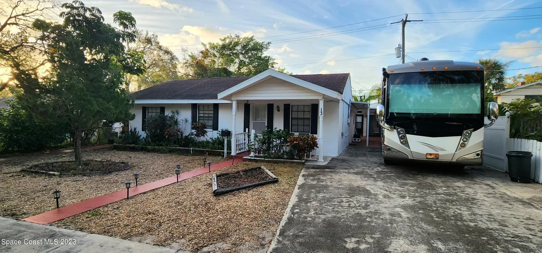 Photo of 13 S Palmway Avenue