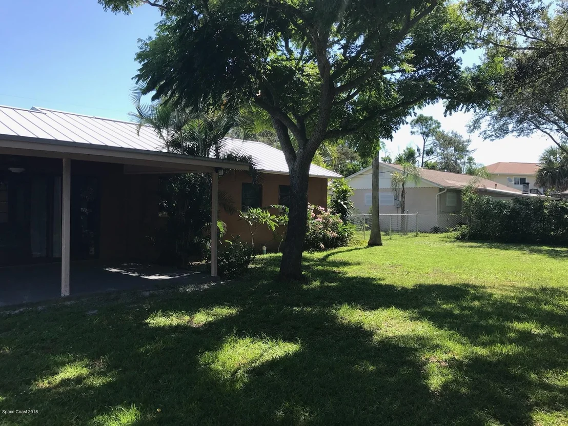 Photo of 445 Willow Lane