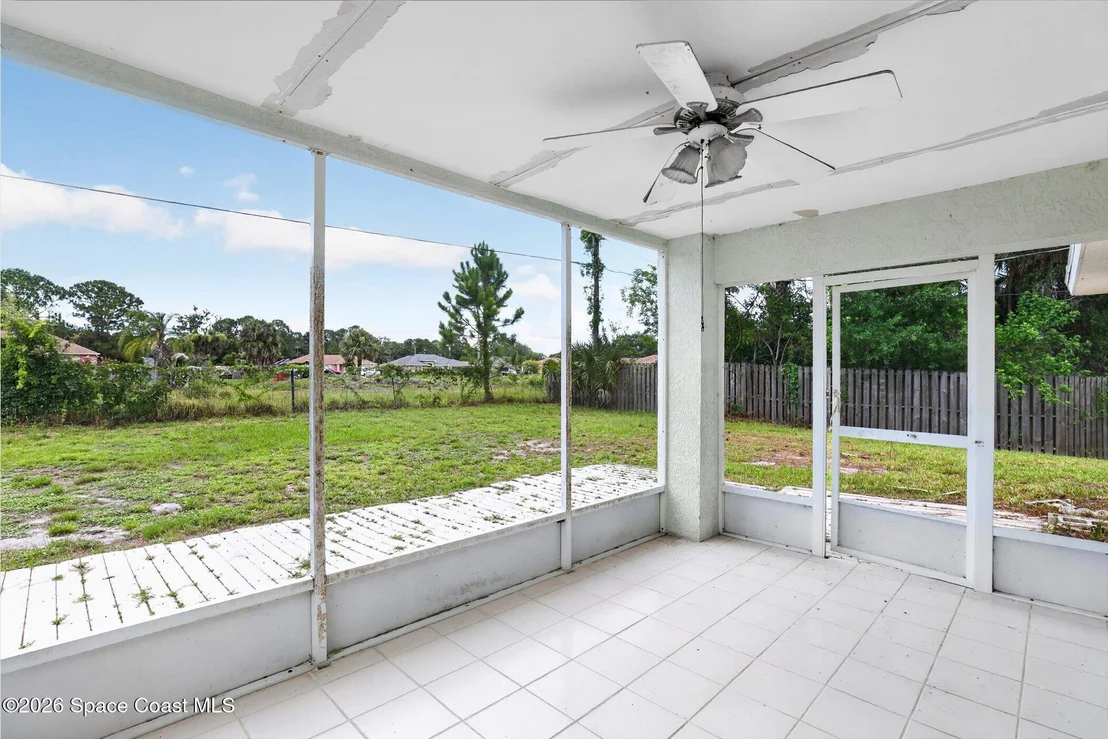 Photo of 1091 Ray Road SE