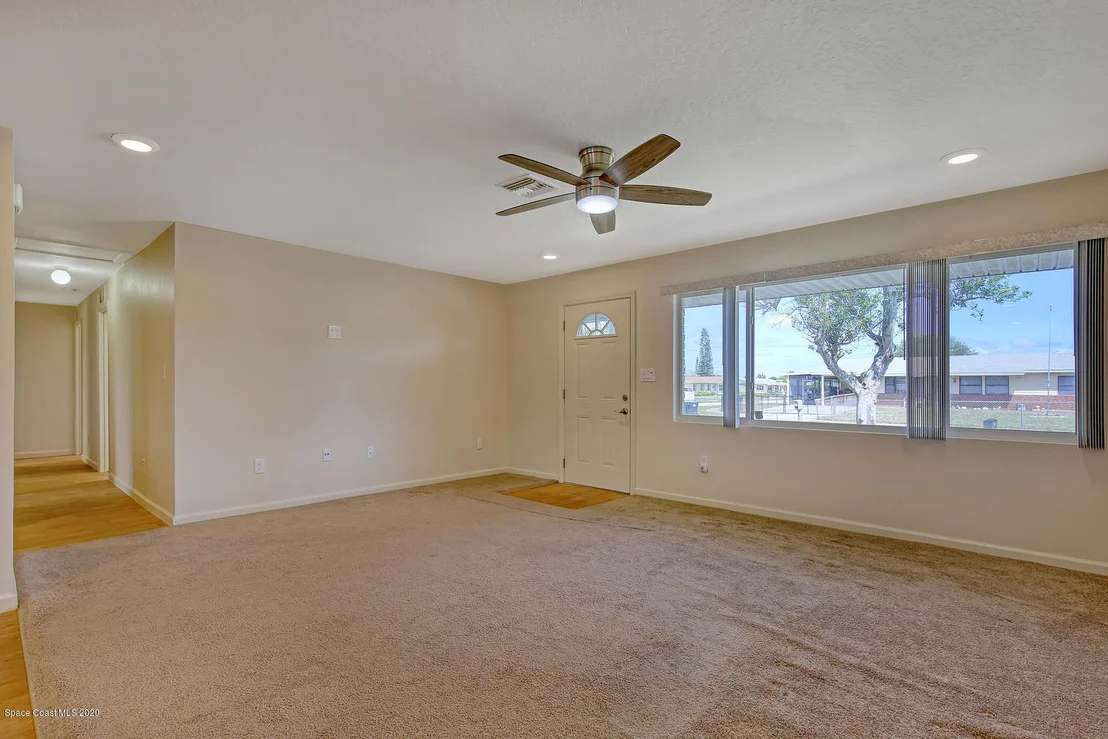 Photo of 930 Bacon Circle NE
