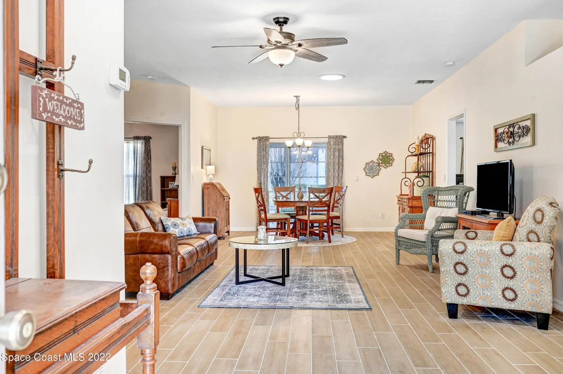 Photo of 868 Villa Drive
